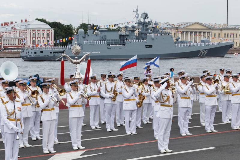 Военно-морские парады в России: как зарождались и изменялись традиции